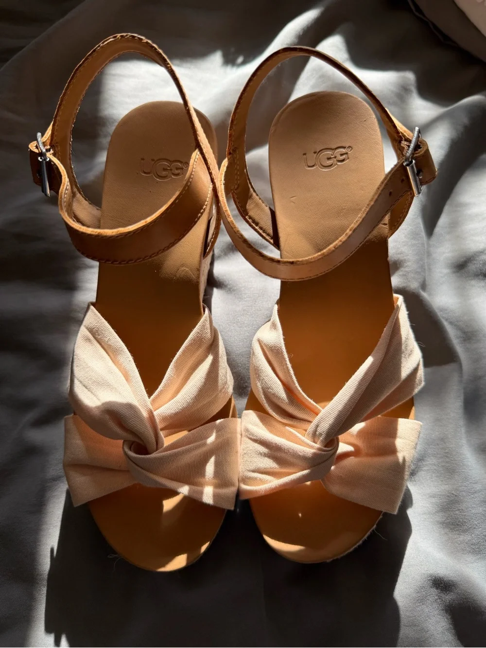 UGG Women's Peach Knot Front Ankle-Strap Sandals